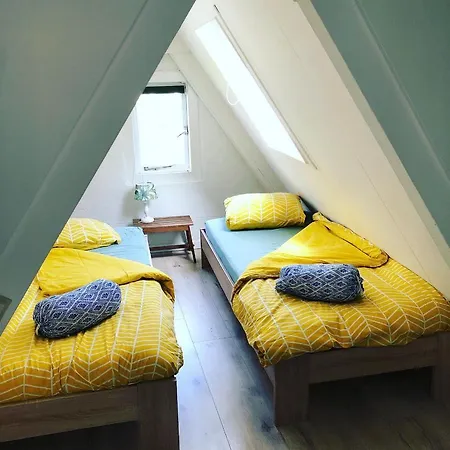 Luxe Toplocatie! Monument Hartje Centrum Dordrecht, 2 Badkamers, 2 Keukens, Tuintje *