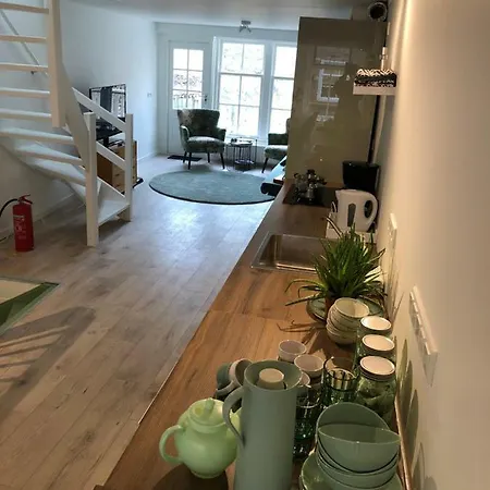 Luxe Toplocatie! Monument Hartje Centrum Dordrecht, 2 Badkamers, 2 Keukens, Tuintje * Dordrecht