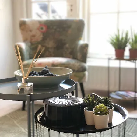 Luxe Toplocatie! Monument Hartje Centrum Dordrecht, 2 Badkamers, 2 Keukens, Tuintje Dordrecht