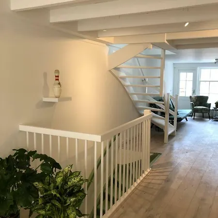 Luxe Toplocatie! Monument Hartje Centrum Dordrecht, 2 Badkamers, 2 Keukens, Tuintje Lejlighed Dordrecht