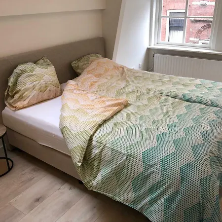 Luxe Toplocatie! Monument Hartje Centrum Dordrecht, 2 Badkamers, 2 Keukens, Tuintje