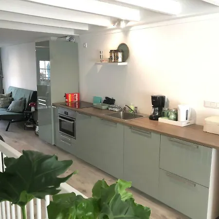 Luxe Toplocatie! Monument Hartje Centrum Dordrecht, 2 Badkamers, 2 Keukens, Tuintje Lejlighed Dordrecht