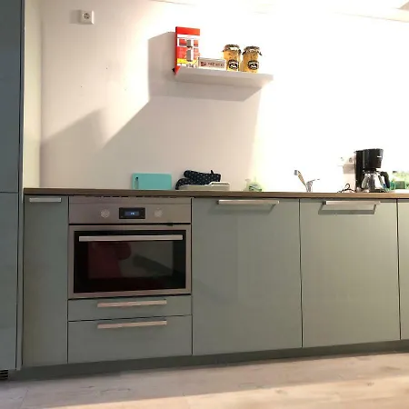 Luxe Toplocatie! Monument Hartje Centrum Dordrecht, 2 Badkamers, 2 Keukens, Tuintje *