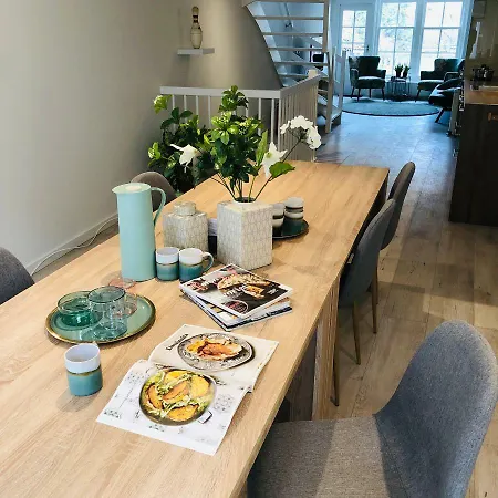 Luxe Toplocatie! Monument Hartje Centrum Dordrecht, 2 Badkamers, 2 Keukens, Tuintje * Dordrecht