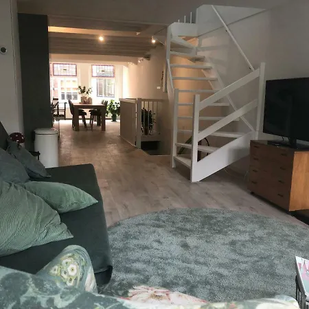 Апартаменты Luxe Toplocatie! Monument Hartje Centrum Dordrecht, 2 Badkamers, 2 Keukens, Tuintje *