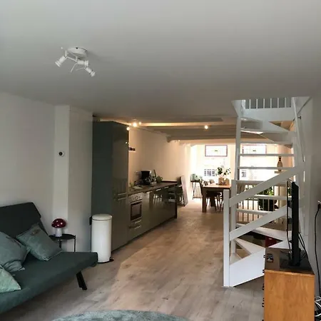 Luxe Toplocatie! Monument Hartje Centrum Dordrecht, 2 Badkamers, 2 Keukens, Tuintje * Dordrecht