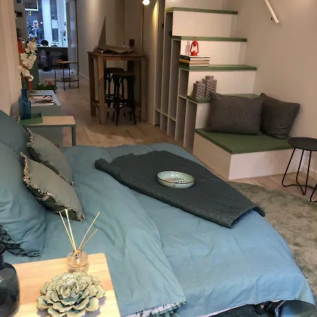 Luxe Toplocatie! Monument Hartje Centrum Dordrecht, 2 Badkamers, 2 Keukens, Tuintje *