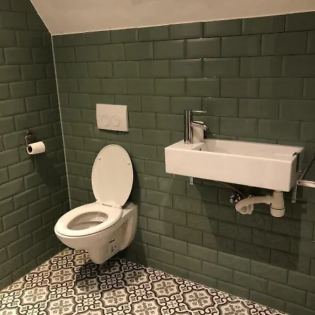 Luxe Toplocatie! Monument Hartje Centrum Dordrecht, 2 Badkamers, 2 Keukens, Tuintje Dordrecht