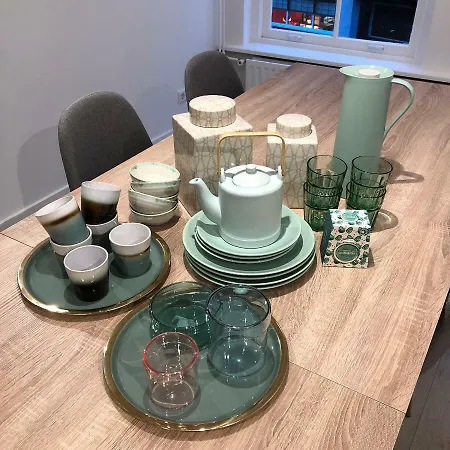 Luxe Toplocatie! Monument Hartje Centrum Dordrecht, 2 Badkamers, 2 Keukens, Tuintje * Dordrecht