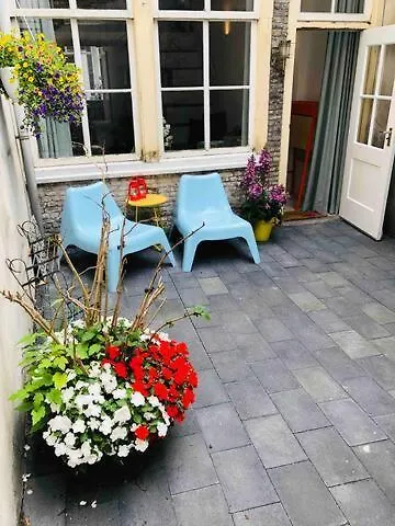 Luxe Toplocatie! Monument Hartje Centrum Dordrecht, 2 Badkamers, 2 Keukens, Tuintje * Dordrecht