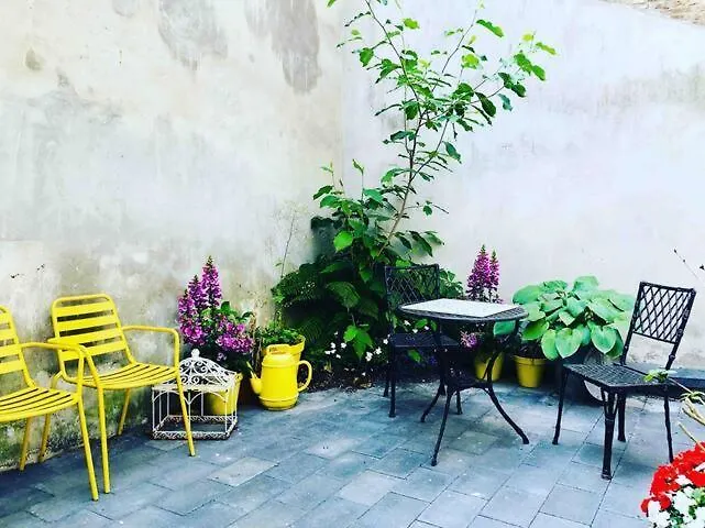 Luxe Toplocatie! Monument Hartje Centrum Dordrecht, 2 Badkamers, 2 Keukens, Tuintje Apartamento