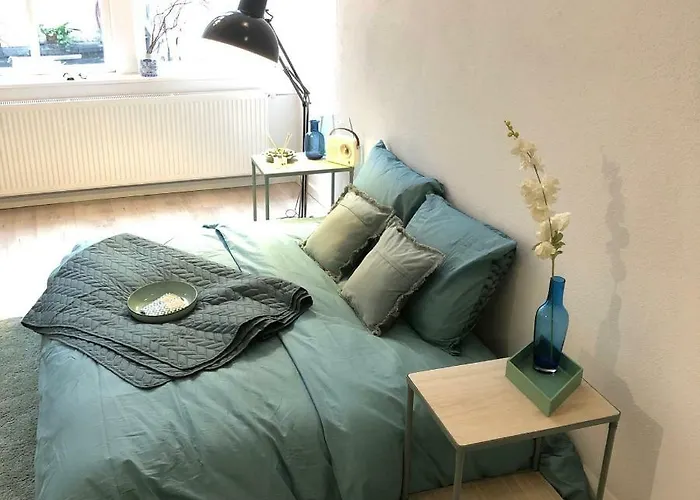 Luxe Toplocatie! Monument Hartje Centrum Dordrecht, 2 Badkamers, 2 Keukens, Tuintje * Dordrecht