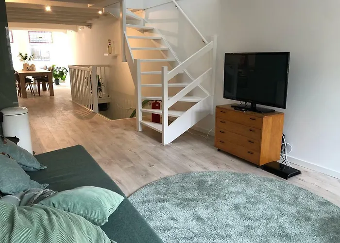 Luxe Toplocatie! Monument Hartje Centrum Dordrecht, 2 Badkamers, 2 Keukens, Tuintje Apartamento