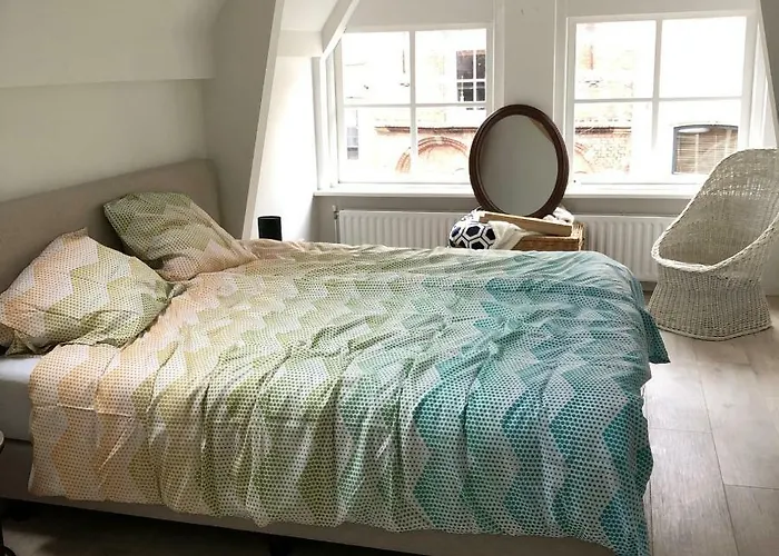 Luxe Toplocatie! Monument Hartje Centrum Dordrecht, 2 Badkamers, 2 Keukens, Tuintje * Dordrecht