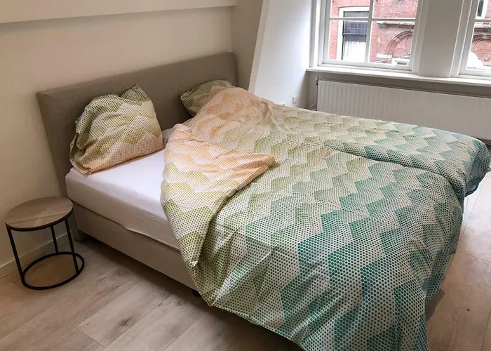 Luxe Toplocatie! Monument Hartje Centrum Dordrecht, 2 Badkamers, 2 Keukens, Tuintje