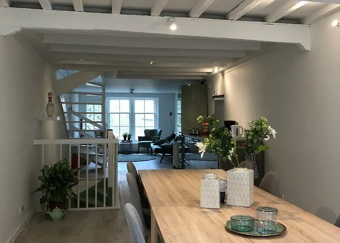 Luxe Toplocatie! Monument Hartje Centrum Dordrecht, 2 Badkamers, 2 Keukens, Tuintje Апартаменты Дордрехт