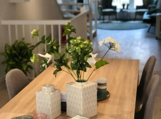 Luxe Toplocatie! Monument Hartje Centrum Dordrecht, 2 Badkamers, 2 Keukens, Tuintje Dordrecht