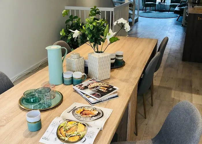 Luxe Toplocatie! Monument Hartje Centrum Dordrecht, 2 Badkamers, 2 Keukens, Tuintje * Dordrecht