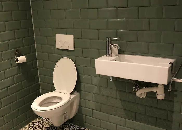 Luxe Toplocatie! Monument Hartje Centrum Dordrecht, 2 Badkamers, 2 Keukens, Tuintje Дордрехт