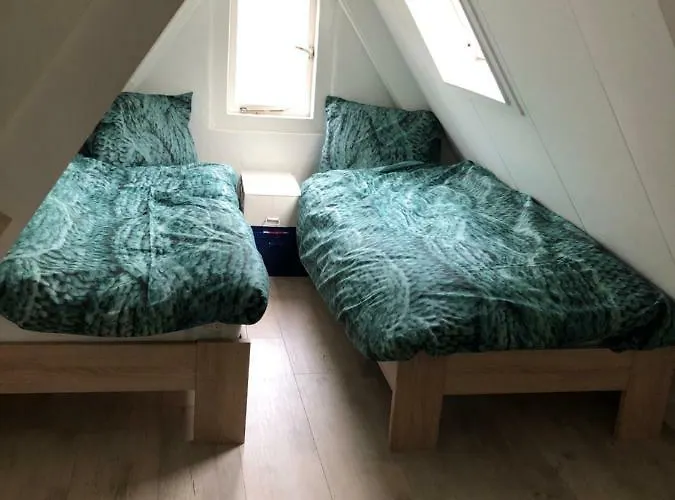 Appartement Luxe Toplocatie! Monument Hartje Centrum Dordrecht, 2 Badkamers, 2 Keukens, Tuintje *