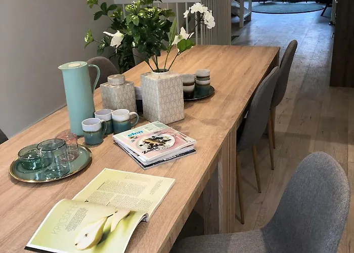 Luxe Toplocatie! Monument Hartje Centrum Dordrecht, 2 Badkamers, 2 Keukens, Tuintje