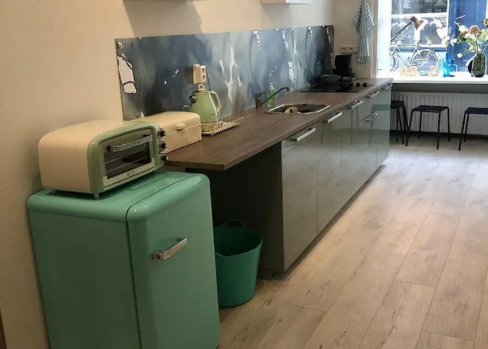 Апартаменты Luxe Toplocatie! Monument Hartje Centrum Dordrecht, 2 Badkamers, 2 Keukens, Tuintje *