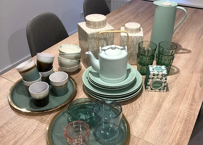 Luxe Toplocatie! Monument Hartje Centrum Dordrecht, 2 Badkamers, 2 Keukens, Tuintje * Dordrecht