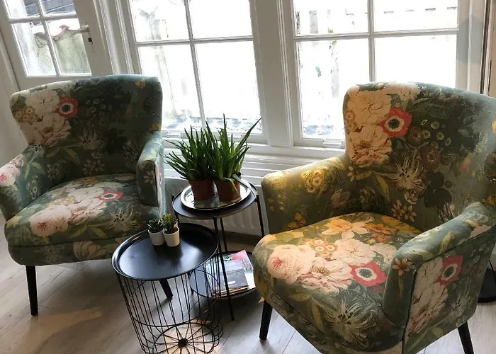 Luxe Toplocatie! Monument Hartje Centrum Dordrecht, 2 Badkamers, 2 Keukens, Tuintje Appartement Dordrecht