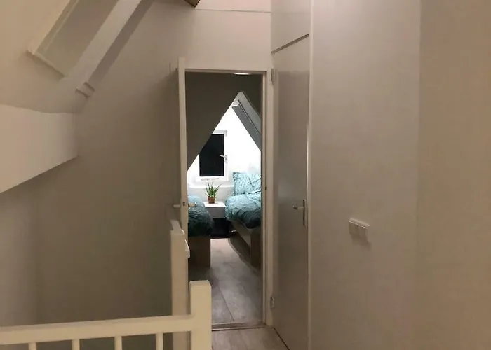 Luxe Toplocatie! Monument Hartje Centrum Dordrecht, 2 Badkamers, 2 Keukens, Tuintje Appartement