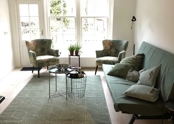 Luxe Toplocatie! Monument Hartje Centrum Dordrecht, 2 Badkamers, 2 Keukens, Tuintje *