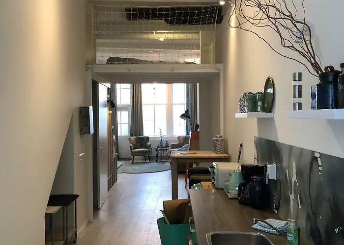 Luxe Toplocatie! Monument Hartje Centrum Dordrecht, 2 Badkamers, 2 Keukens, Tuintje