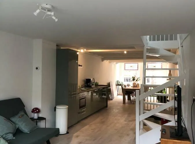 Luxe Toplocatie! Monument Hartje Centrum Dordrecht, 2 Badkamers, 2 Keukens, Tuintje * Ντόρντρεχτ