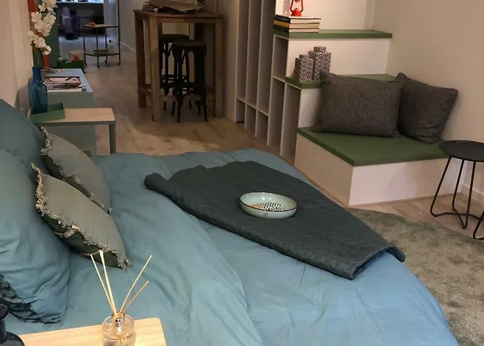 Luxe Toplocatie! Monument Hartje Centrum Dordrecht, 2 Badkamers, 2 Keukens, Tuintje *